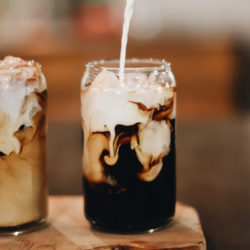 Cold Brew Coffee im Glas mit Eis